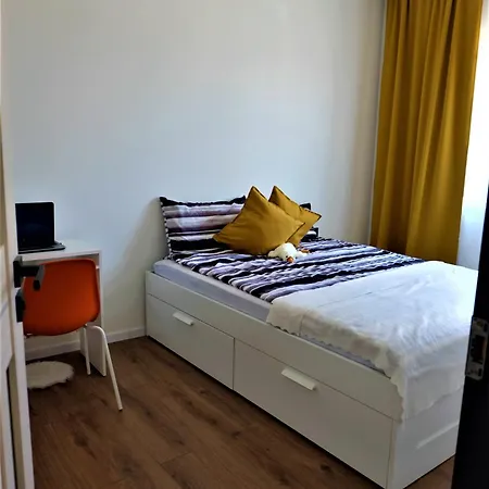 Nauji Apartamentai Su Kiemeliu *